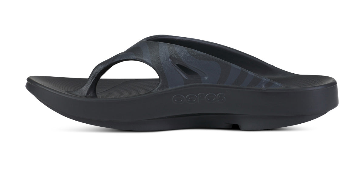 BAUER/OOFOS Women's OOriginal Sport Sandal â€?Black Asphalt