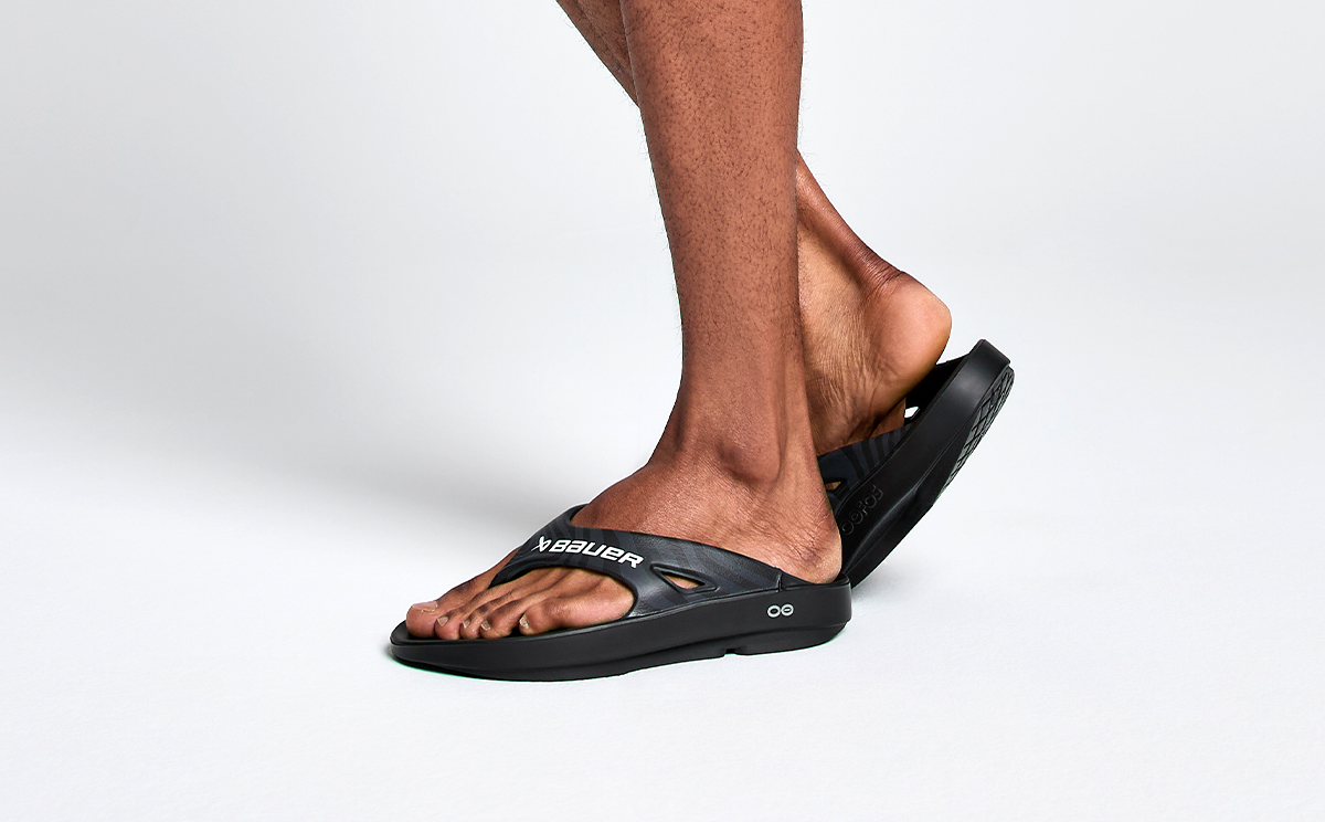 BAUER/OOFOS Men's OOriginal Sport Sandal â€?Black Asphalt