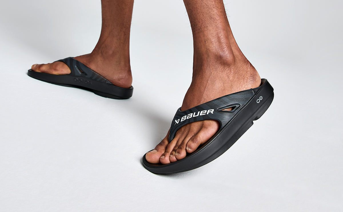BAUER/OOFOS Men's OOriginal Sport Sandal â€?Black Asphalt