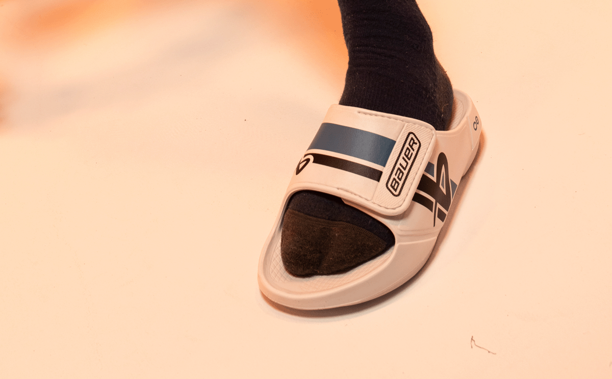 BAUER/OOFOS Men's OOahh Sport Flex Sandal â€?White